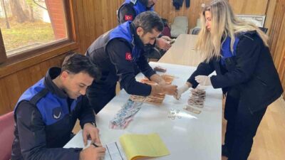 Adıyaman'da Zabıta Müdürlüğü ekipleri, dilencilik yapan bir kişiyi yakalayarak üstünden