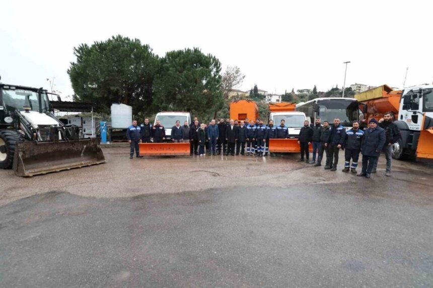 Dilovası Belediyesi, kar yağışı öncesi ulaşımda aksama olmaması için hazırlıklarını tamamladı.