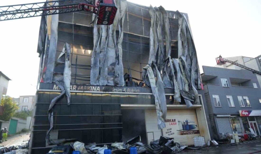 Kocaeli Dilovası'ndaki parfüm dolum tesisindeki yangında 7 kişi hayatını kaybetti.