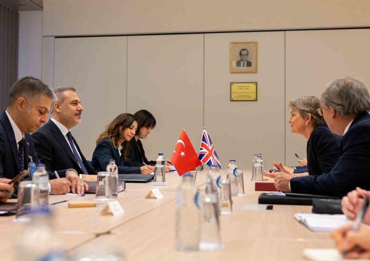 Dışişleri Bakanı Hakan Fidan, Brüksel'deki NATO Dışişleri Bakanları Toplantısı'nda İngiltere