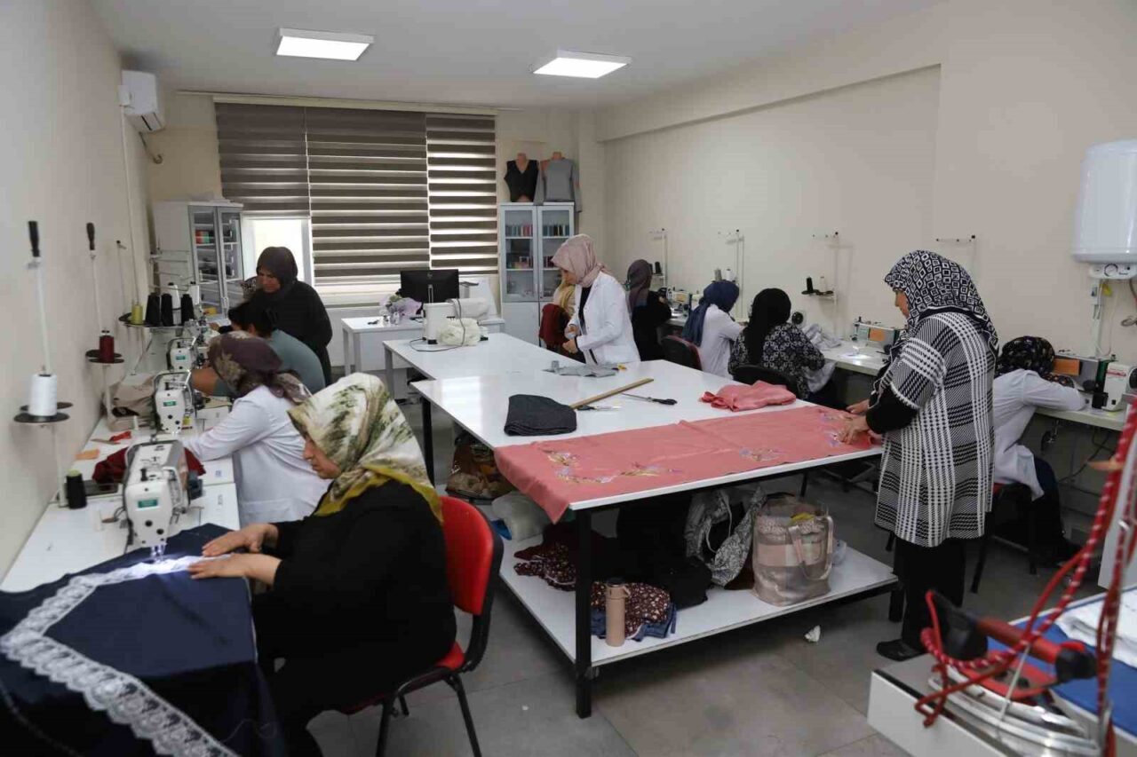 Diyarbakır Büyükşehir Belediyesi, DİSMEK aracılığıyla çeşitli alanlarda toplam 274 kişiye