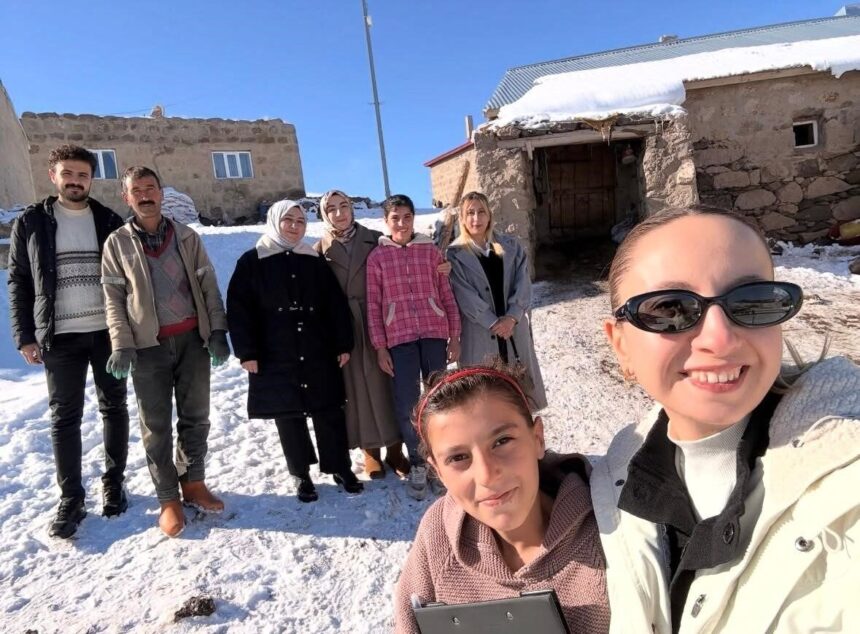 Diyadin’deki Mutlu Ortaokulu’nda öğretmenler, veli iş birliğini artırmak için ziyaretler düzenliyor.