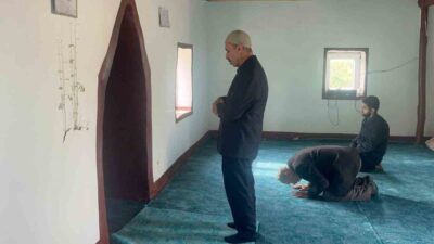 Diyarbakır’ın Bismil ilçesindeki Hz. Ömer Camisi duvarında, toprak ve su