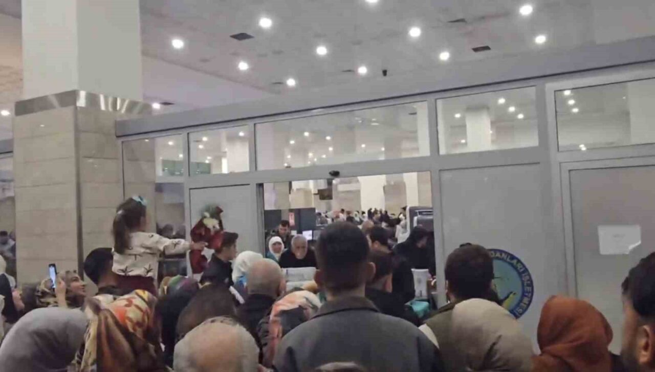 Diyarbakır'dan umre için kutsal topraklara giden 80 kişilik grup, bugün