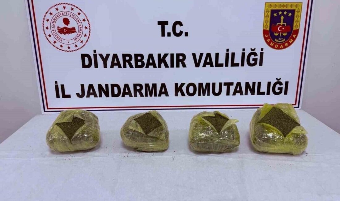 Diyarbakır'da jandarma, uyuşturucu ticaretine karşı gerçekleştirdiği operasyonlarda 38 kilo esrar,