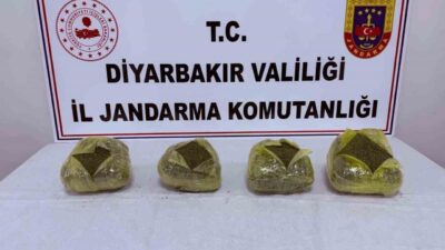 Diyarbakır'da düzenlenen jandarma operasyonlarında 38 kilo esrar, 114 uyuşturucu hap