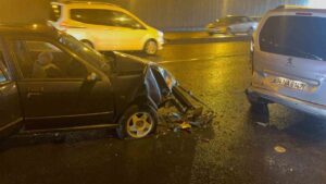 Diyarbakır'da Kantar köprülü kavşakta üç aracın çarpışması sonucu 3 kişi