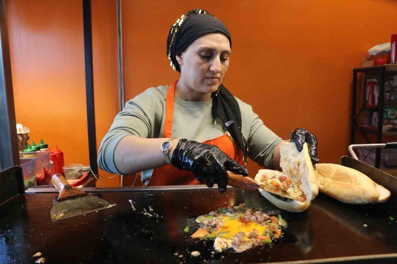 Diyarbakır'da Zeynep İnci, sadece kadın çalışanlarla hizmet veren bir fast