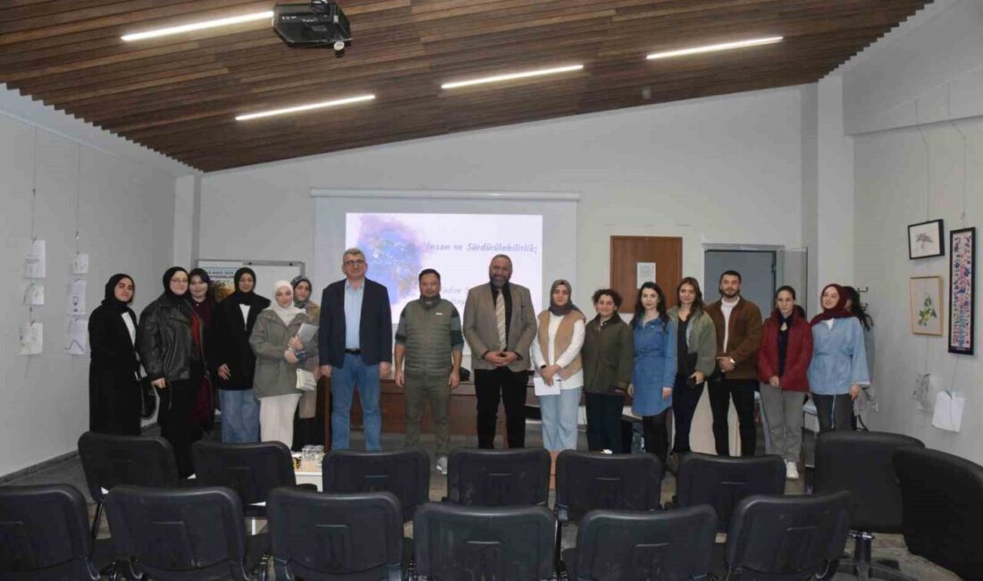 Düzce Üniversitesi’nde gerçekleştirilen konferansta, şehir planlamasının önemi ve doğal kaynak sıkıntısının gelecekteki etkileri ele alındı Düzce Üniversitesi'nde düzenlenen 15. Bağ Bahçe, Çiçek Konferansı'nda Yüksek Şehir