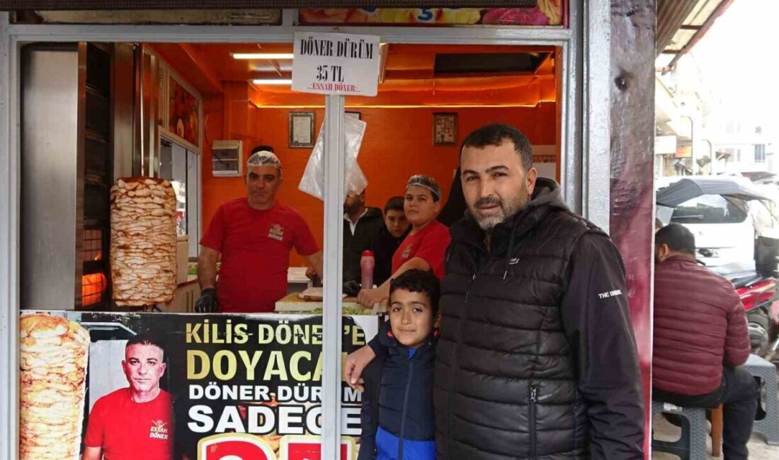 Kilis'teki dönerciler, yüksek enflasyona rağmen fiyatları düşürüyor. Dönerci Ali Karabalık,