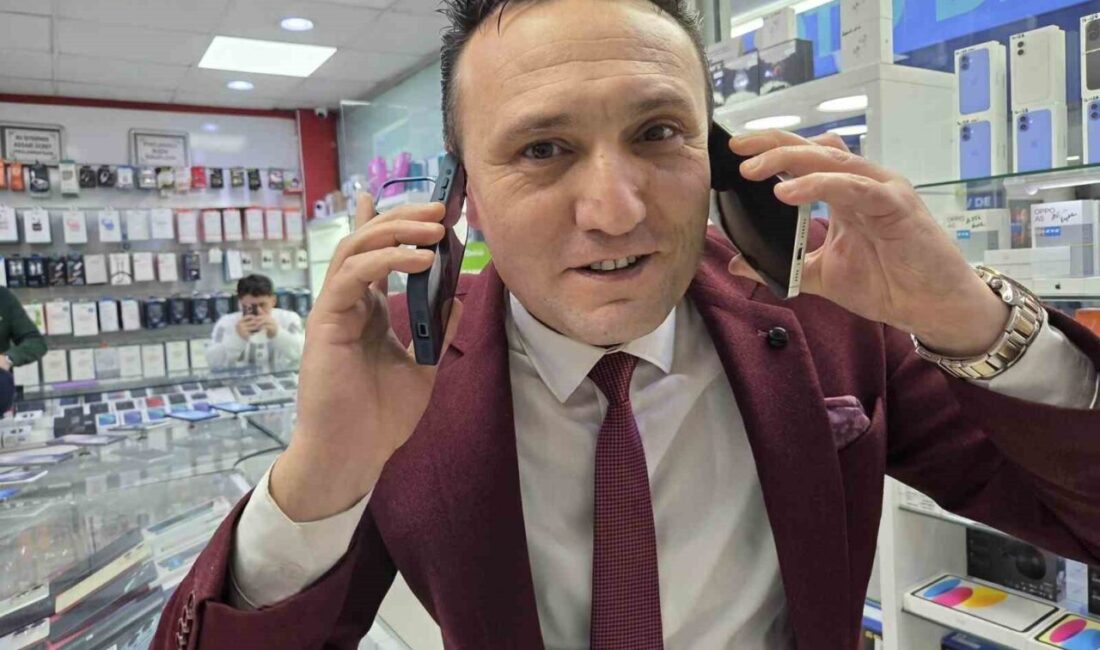 Samsun’da Telefoncunun 120 Bin TL’lik iPhone Satışı Sırasında Verdiği Eğlenceli Tepki Sosyal Medyada Gündem Oldu Samsun'da, Tayfun Balcı (44) isimli telefoncu, 120 bin TL değerindeki