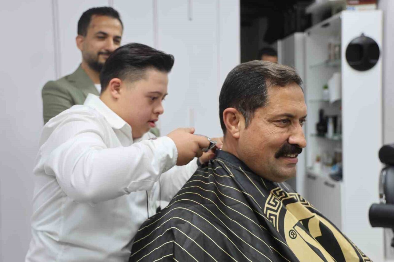 Hatay’da yaşayan 16 yaşındaki down sendromlu Şükrü Dağlı, 3 Aralık