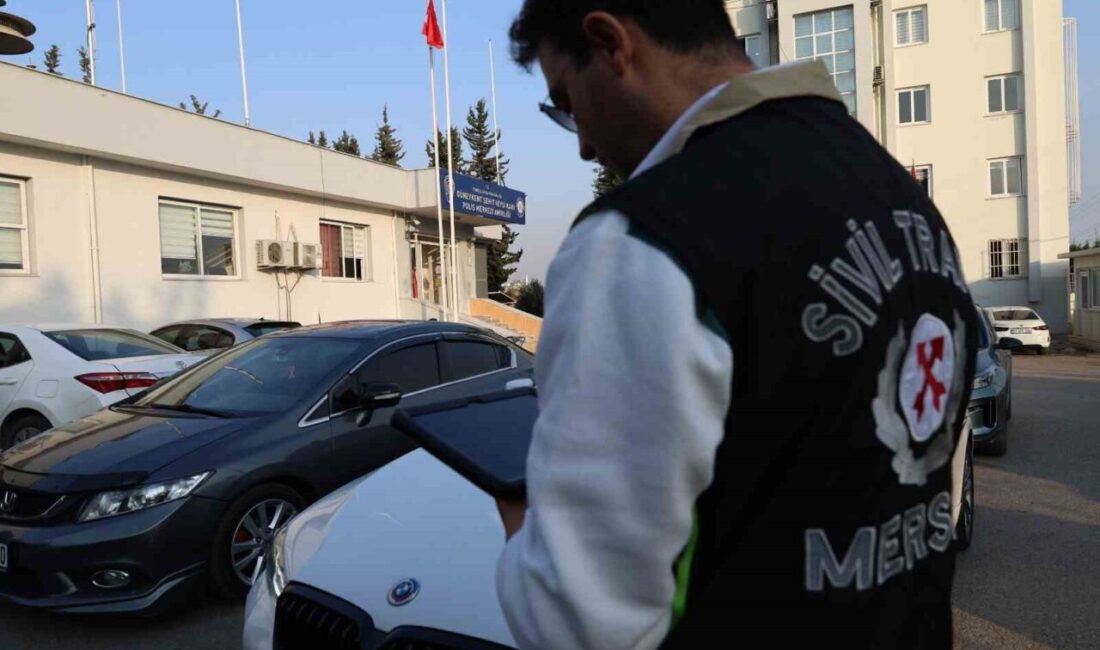 Mersin’de Düğün Konvoyuna Ceza: 8 Kişiye Adli İşlem, 18 Bin TL İdari Para Cezası Uygulandı Mersin'in Toroslar ilçesinde, düğün konvoyunun trafiği aksatması nedeniyle 8 kişi