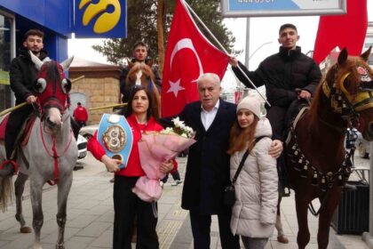 Dünya Şampiyonu Elif Nur Turhan, Bayburt’ta Coşkuyla Karşılandı!