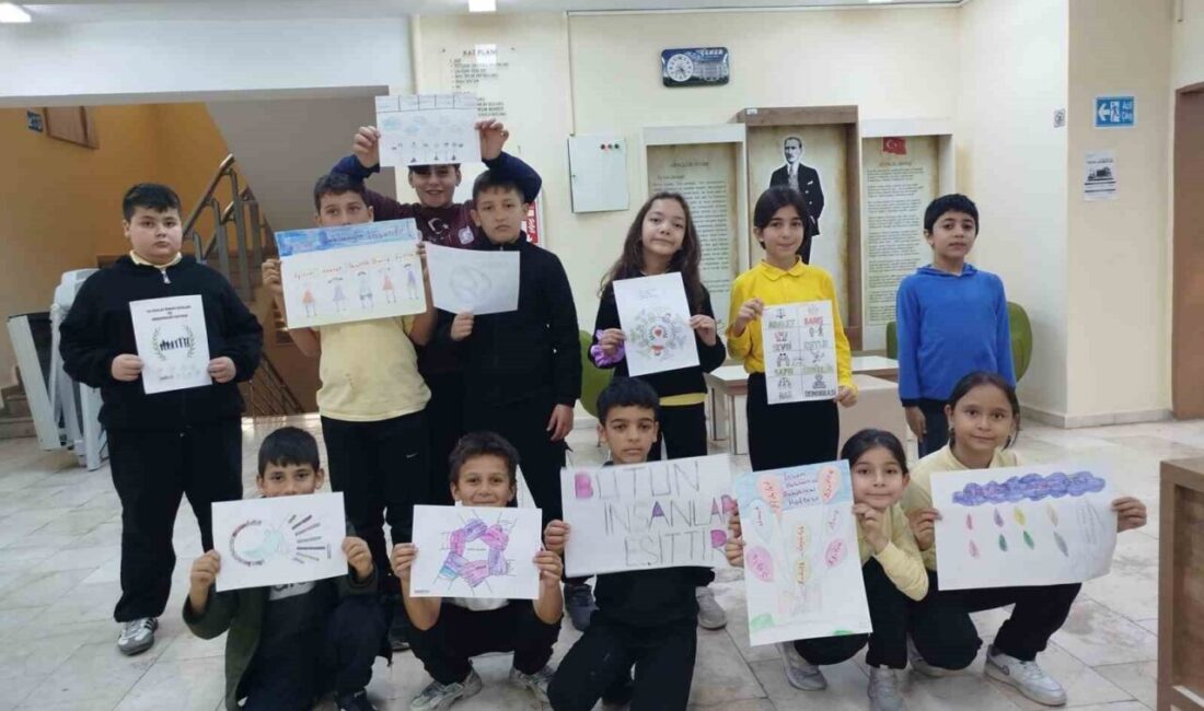 Bilecik'in Gölpazarı ilçesinde, Dünya İnsan Hakları Günü için öğrencilerle farkındalık