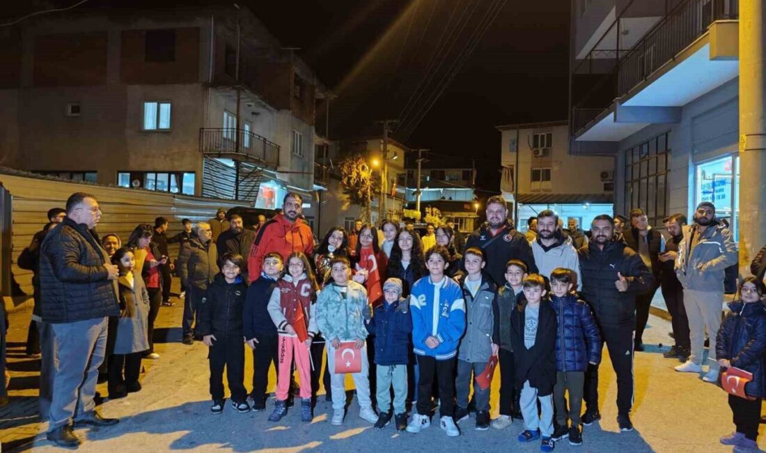 Dünya Dart Şampiyonu Zehra Gemi, İngiltere’den Döndü, Mahallesi Tarafından Coşkuyla Karşılandı Denizlili milli dartçı Zehra Gemi, İngiltere'de düzenlenen WDF Kızlar Dünya