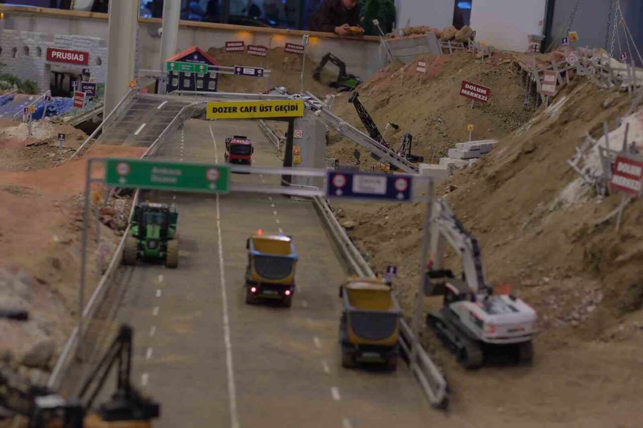 Düzce'de açılan Türkiye'nin ilk RC araçlarla oynanan şantiye konseptli kafe,