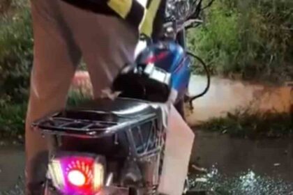 Elazığ’da ‘dur’ ihtarına uymayan motosiklet sürücüsü yakalandı, 70 bin lira ceza kesildi.