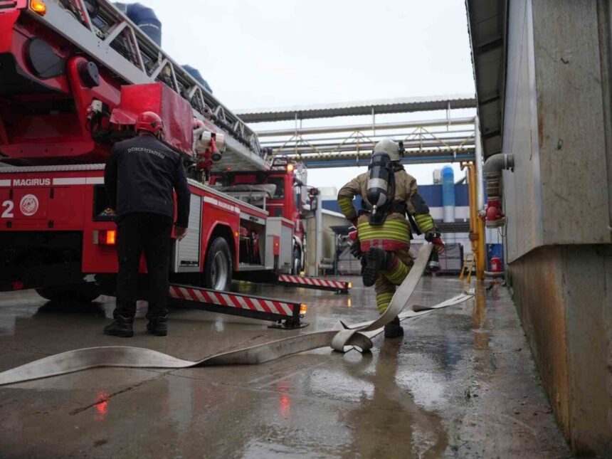 Düzce İtfaiyesi, 2025’teki 1700 ihbarda 857 çağrıda ekip gönderdi, 700 yangına müdahalede bulundu.