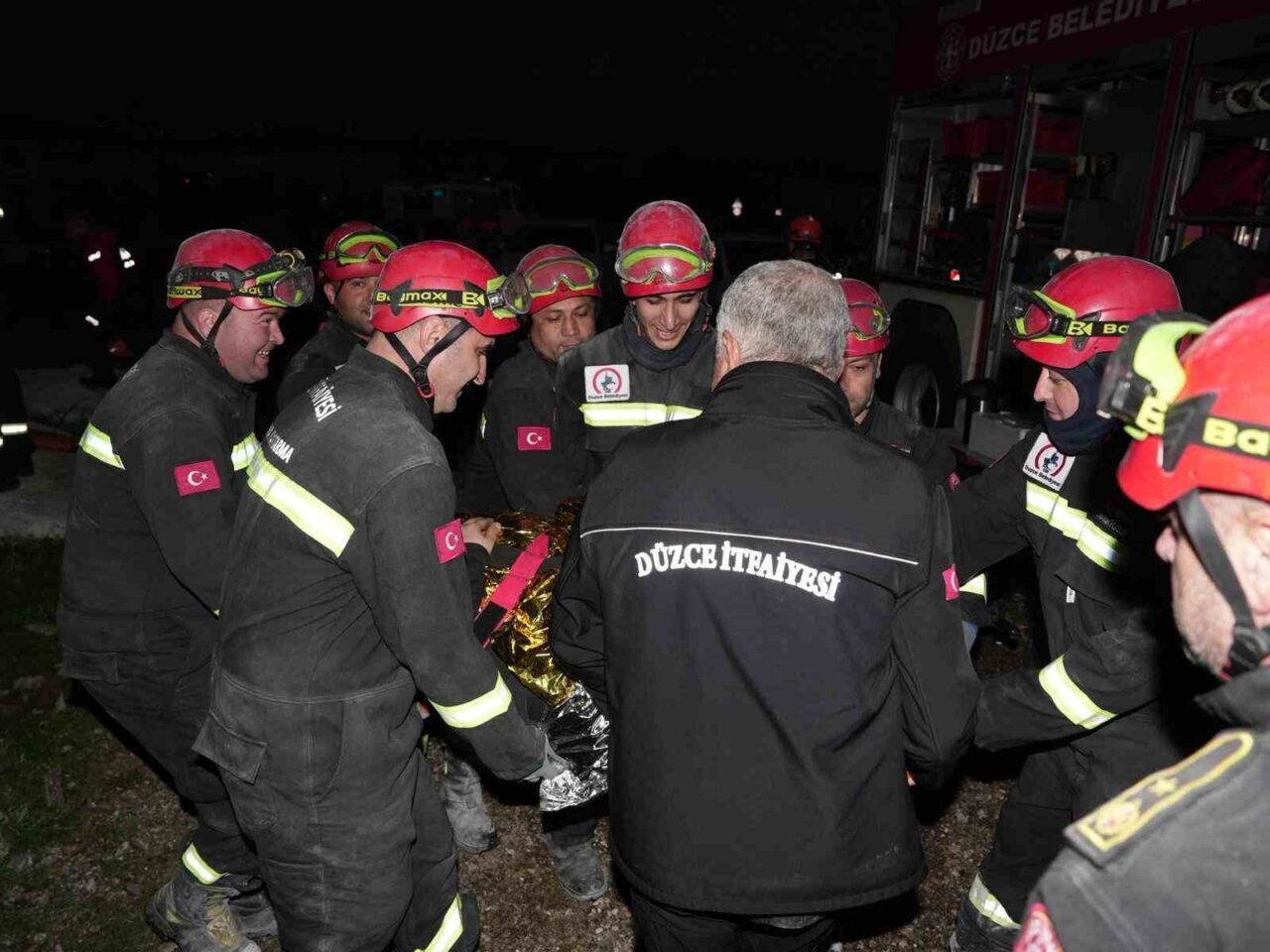 Düzce Belediyesi İtfaiye Müdürlüğü, afetlere hazırlık amacıyla tüm personeline üç