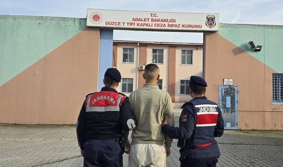 Düzce’de Suç Önleme Denetimlerinde 27 Bin Kişi Sorgulandı, 64 Gözaltı ile 17 Tutuklama Gerçekleşti Düzce'de polis ve jandarma ekipleri, suçların önlenmesi amacıyla 1-7 Aralık
