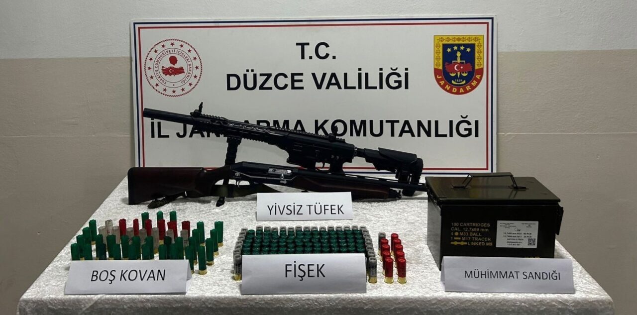 Düzce’nin Gölyaka İlçesinde İki Kişi Bahçelerinde Havaya Ateş Etti: Tüfekler ve Fișekler Ele Geçirildi