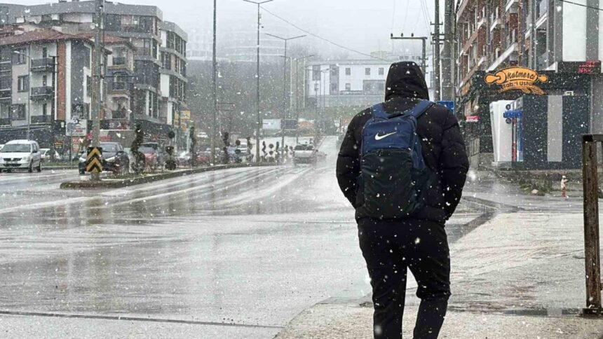 Düzce’de Kar Yağışı Nedeniyle Okullara 1 Gün Tatil Verildi