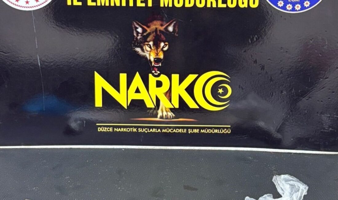 Düzce'de gerçekleştirilen narkotik operasyonunda M.A.K. gözaltına alındı. Evinde yapılan aramalarda