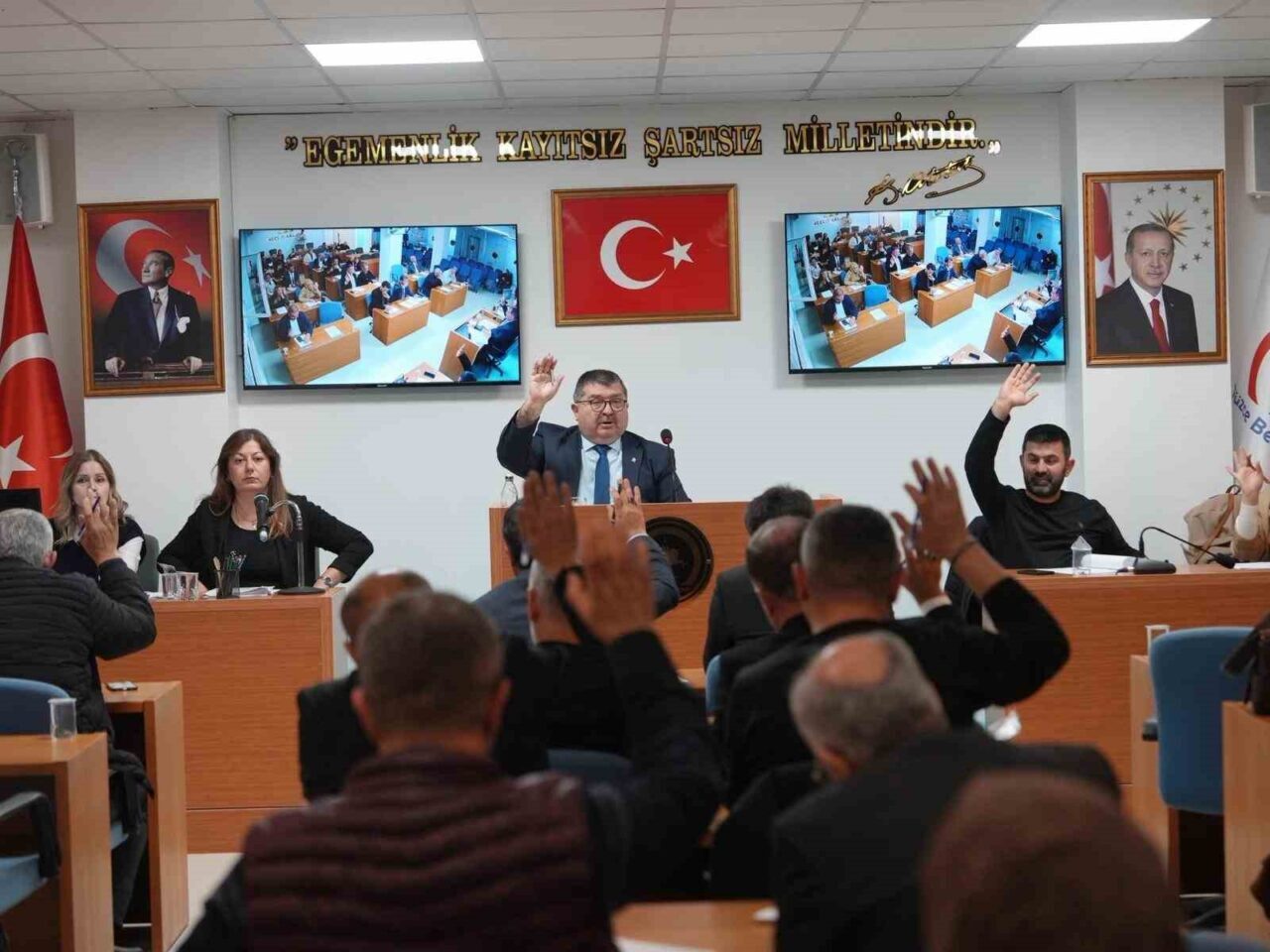 Düzce Belediye Meclisi, 38 gündem maddesini komisyonlara havale ederek aralık