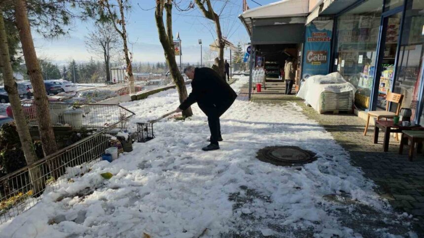 Düzce’de kar sonrası güneşin çıkmasıyla göz kamaştıran manzaralar oluştu, muhtar havadan görüntüledi.