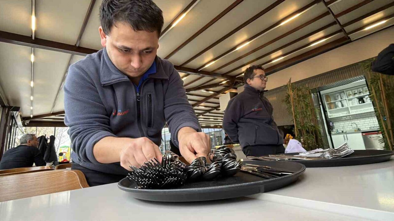 Düzce’de 2017’de kurulan "Kusursuz Kafe", down sendromlu bireylerin istihdamına olanak