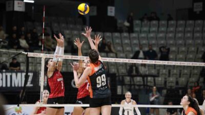 Eczacıbaşı Dynavit, Vodafone Sultanlar Ligi’nde Beşiktaş’ı Zorlu Maçta 3-2 Yenerek Öne Geçti Eczacıbaşı Dynavit, Vodafone Sultanlar Ligi'nde Beşiktaş'ı deplasmanda 3-2 yenerek önemli