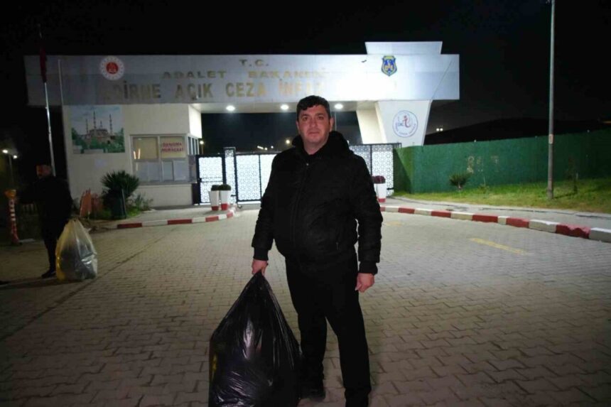 Edirne’de 12 yıl sonra tahliye olan bir mahkûm, çocuklarına kavuşmanın sevincini gözyaşlarıyla yaşadı.