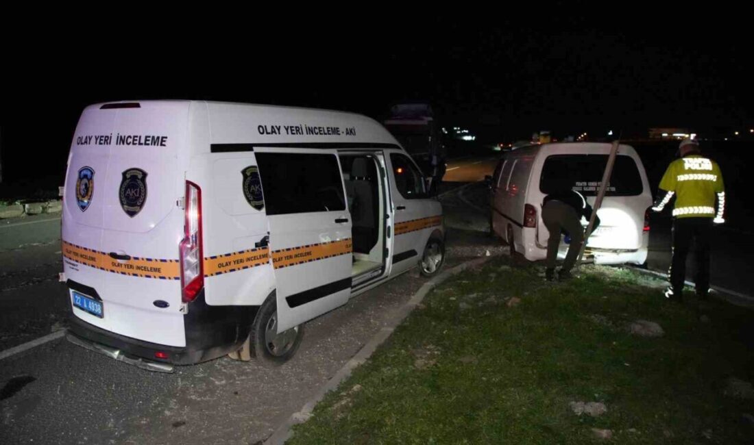 Edirne'de polis, dur ihtarına uymayan minibüsü kovalamaya aldı. Kırklareli kavşağında