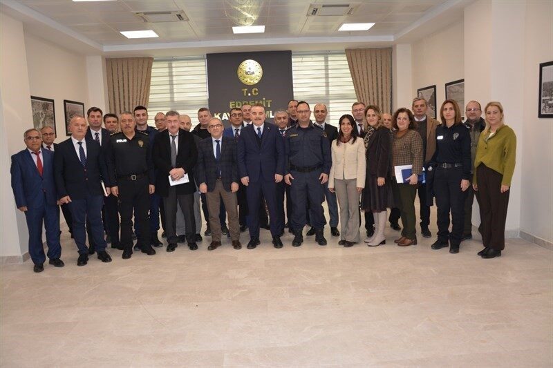 Edremit’te Kaymakam Ahmet Odabaş başkanlığında İdare Şube Başkanları Toplantısı yapıldı.