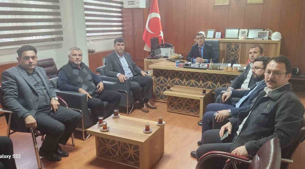 Ahmet Yasav ve ekibi, Sarıgöl İlçe Milli Eğitim Müdürü Cezmi