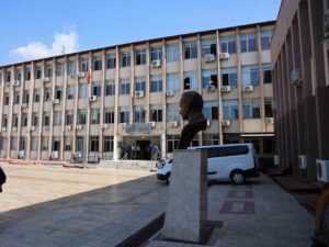 Aydın’ın Efeler ilçesinde bir eğlence mekanının önünde meydana gelen silahlı