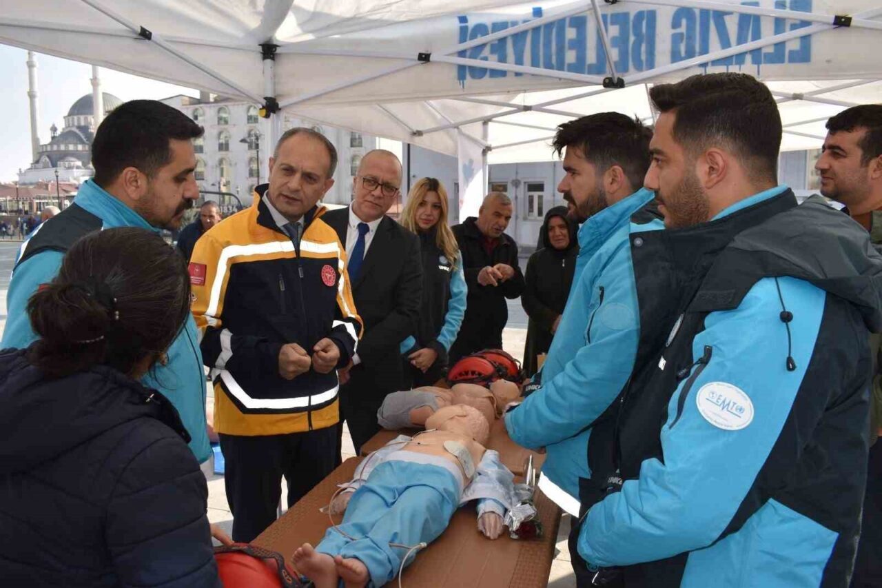 Elazığ'da 1-7 Aralık Acil Sağlık Hizmetleri Haftası kapsamında, UMKE ve