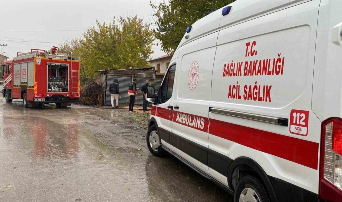 Elazığ’da Çatı Yangını İtfaiye Ekipleri Tarafından Söndürüldü, Bir Kişi Dumandan Etkilendi Elazığ'ın Sürsürü Mahallesi'nde, çatı kısmında yemek pişiren bina sakinlerinin ateşinin