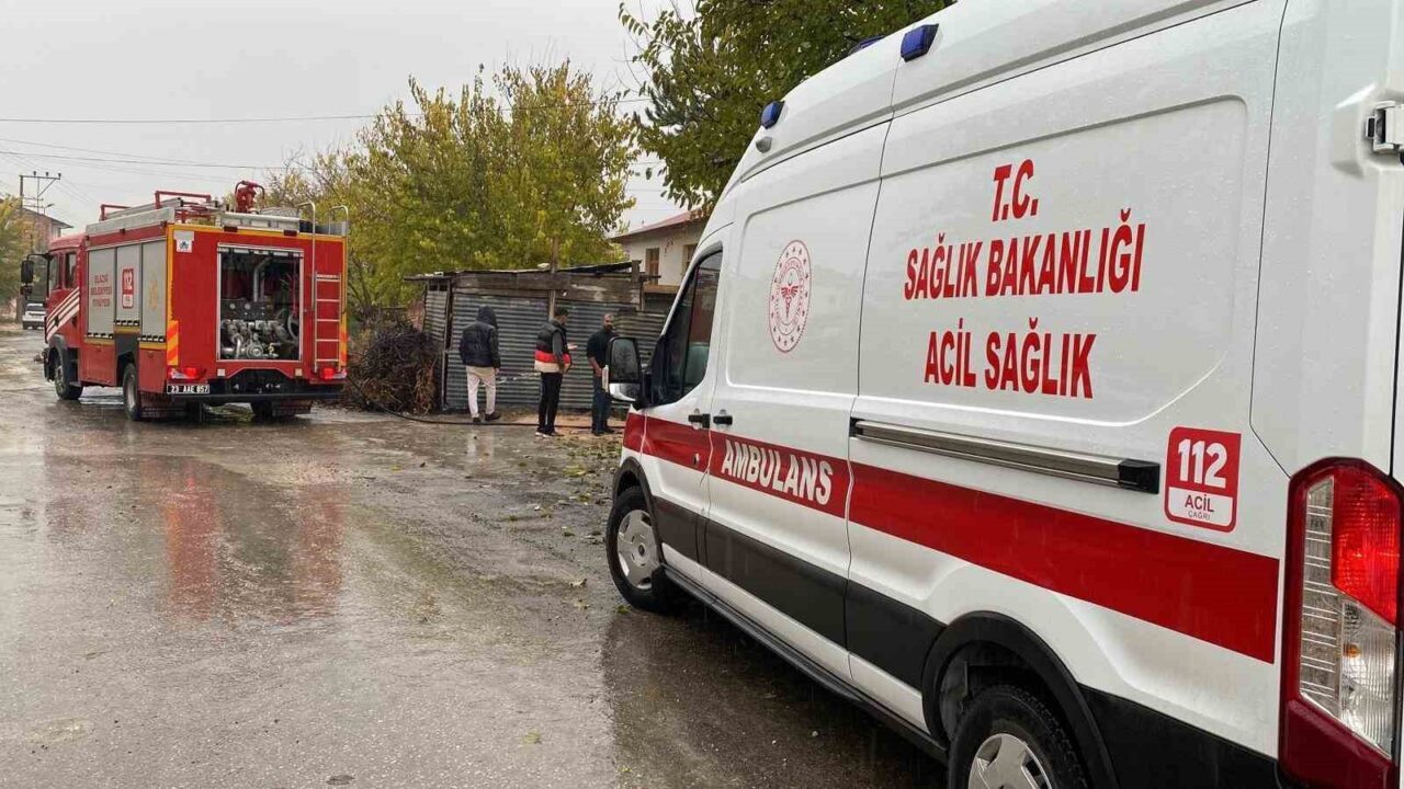 Elazığ’da Çatı Yangını İtfaiye Ekipleri Tarafından Söndürüldü, Bir Kişi Dumandan Etkilendi