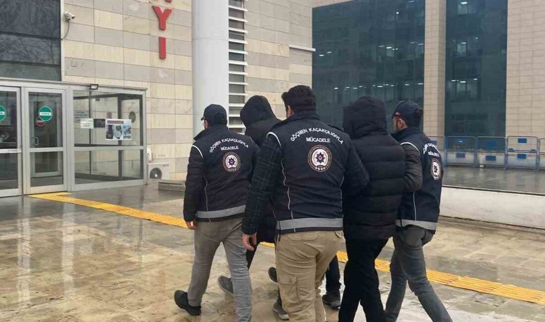 Elazığ’da Göçmen Kaçakçılığı Operasyonu: 16 Yabancı Yakalandı, 2 Organizasyoncu Tutuklandı Elazığ'da polis, yasa dışı yollarla ülkeye giriş yapan 16 yabancı