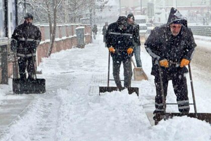 Elazığ’da Kar Yağışı Sonrası Belediye Ekipleri Hızla Sahaya İndi