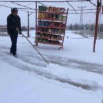 Meteorolojinin uyardığı Elazığ’da etkili kar yağışı yaşandı, bazı araçlar yolda kaldı.