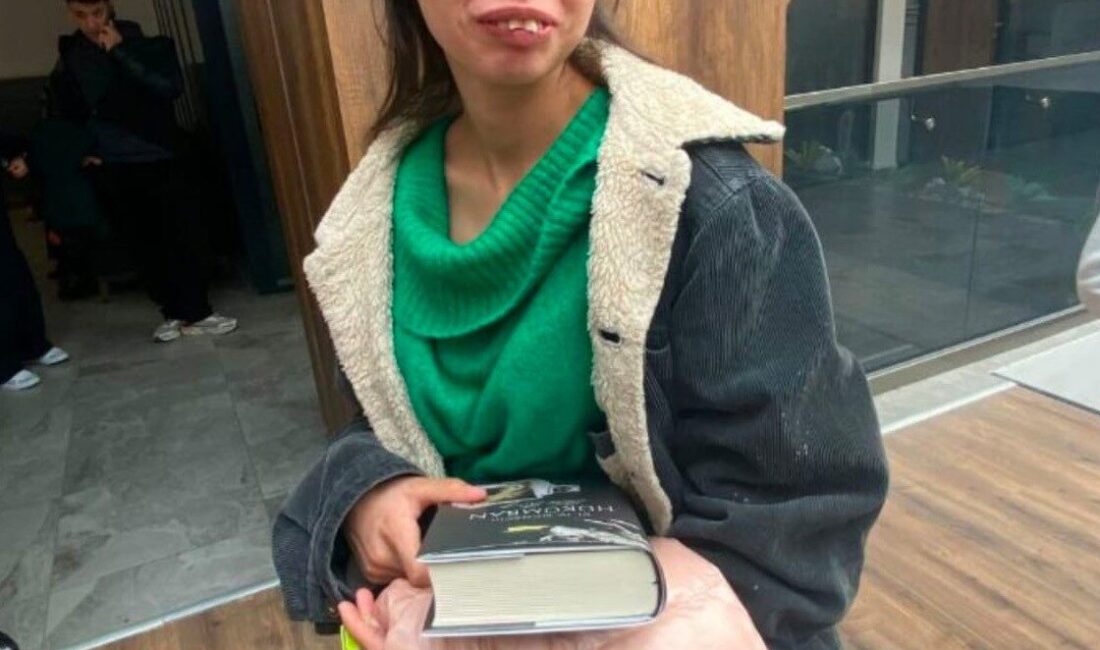 Elazığ’da kaybolan 18 yaşındaki genç kız, polis tarafından güvenli bir şekilde bulundu. Elazığ'da kaybolan 18 yaşındaki Yağmur Utku, polis ekipleri tarafından bulundu.