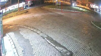 Elazığ'da B.S.A. yönetimindeki otomobil, dikkat dağılması sonucu kavşaktaki refüje çarptı.