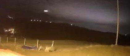 Geminid Meteor Yağmuru’ndan Etkileyici Bir Görüntü Elazığ’dan Geldi Aralık ayında zirve yapan Geminid Meteor Yağmuru, Elazığ’ın Kurtdere köyünde