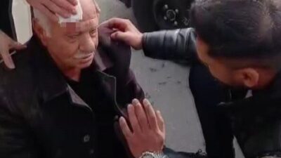 Elazığ Gazi Caddesi'nde yolun karşısına geçmeye çalışan yaşlı bir adam,