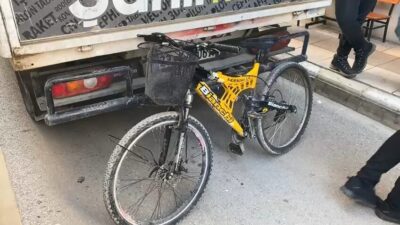 Elazığ'da bisiklet sürücüsü, dengesini kaybederek pikaba çarptı ve yaralandı. Olay,