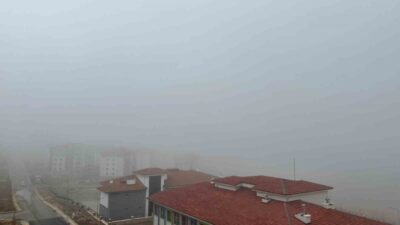Elazığ’ın yüksek kesimlerinde etkili olan sis, görüş mesafesini 5 metreye
