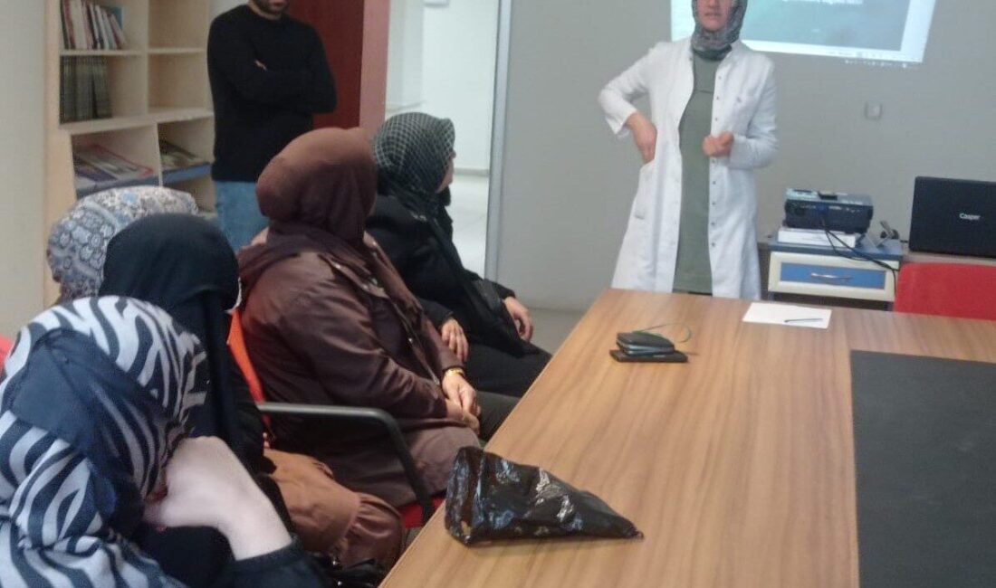 Elazığ’da Sağlık Müdürlüğü, vatandaşları sağlık konularında bilinçlendirme faaliyetlerine devam ediyor Elazığ İl Sağlık Müdürlüğü, vatandaşlara sağlık konularında bilgilendirme yapmaya devam